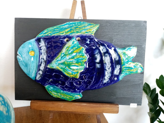 Pesce Muso Blu Scultura Ceramica Fatta a Mano su Legno | Casal dei Pruni Déco