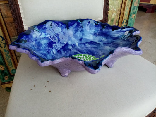 Coppa decorativa ceramica foglia blu per arredamento casa - ambientazione elegante