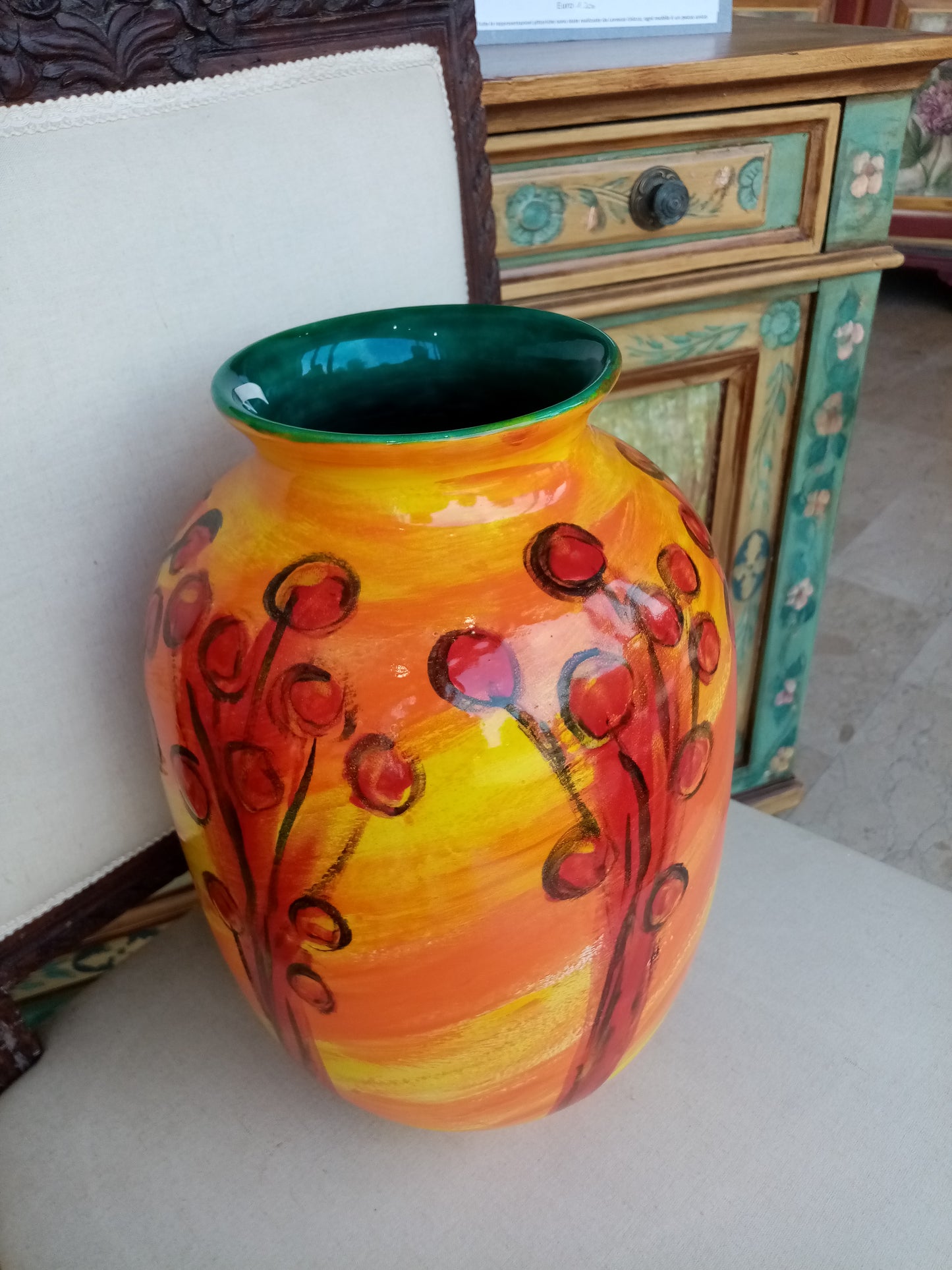 Vaso decorativo ceramica mele rosse per arredamento casa - ambientazione