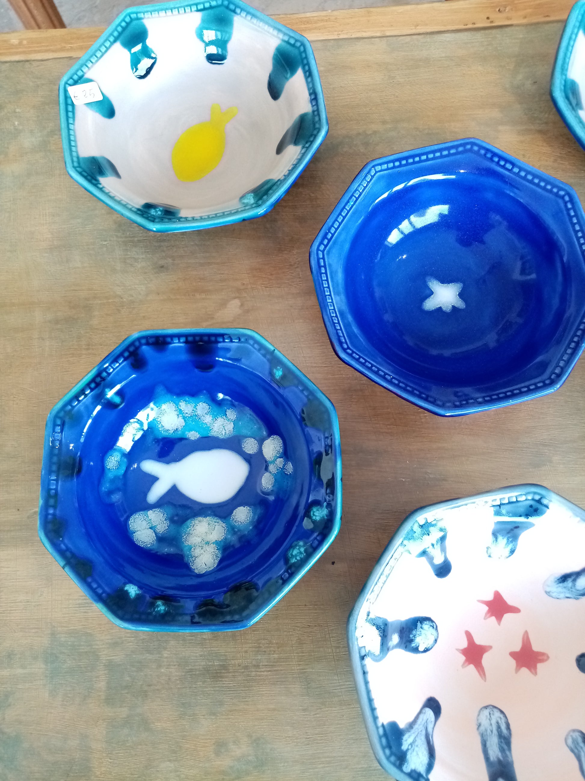 Dettaglio ciotole ceramica variegate decorazioni diverse - ogni pezzo unico