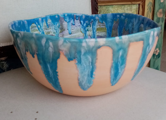 Coppa ceramica artistica con decorazione ciclone azzurra e rosa antico, realizzata a mano al tornio