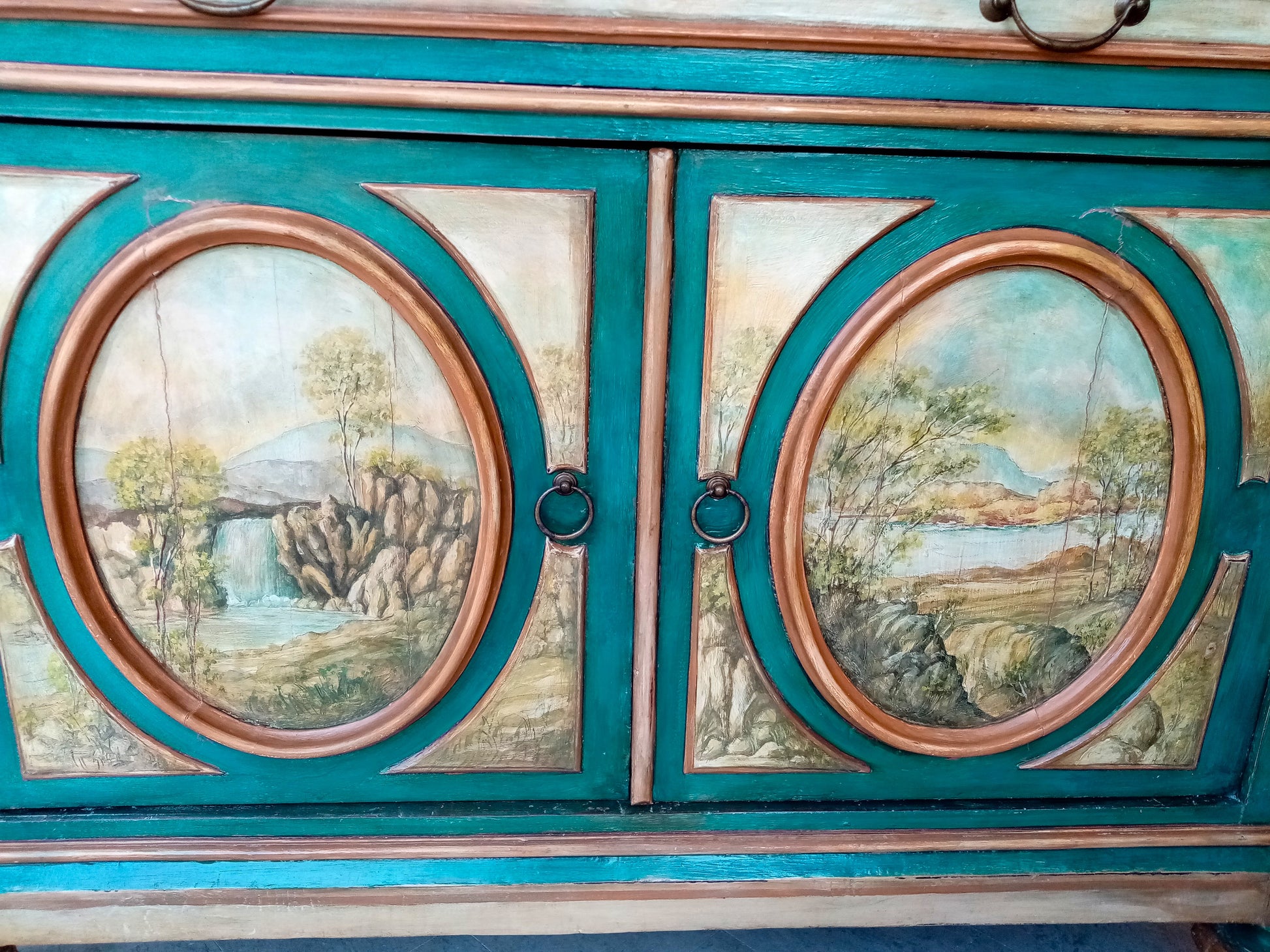 Dettaglio decorativo  credenza epoca - Artigianato italiano fine 1800 Lorenzo Usicco