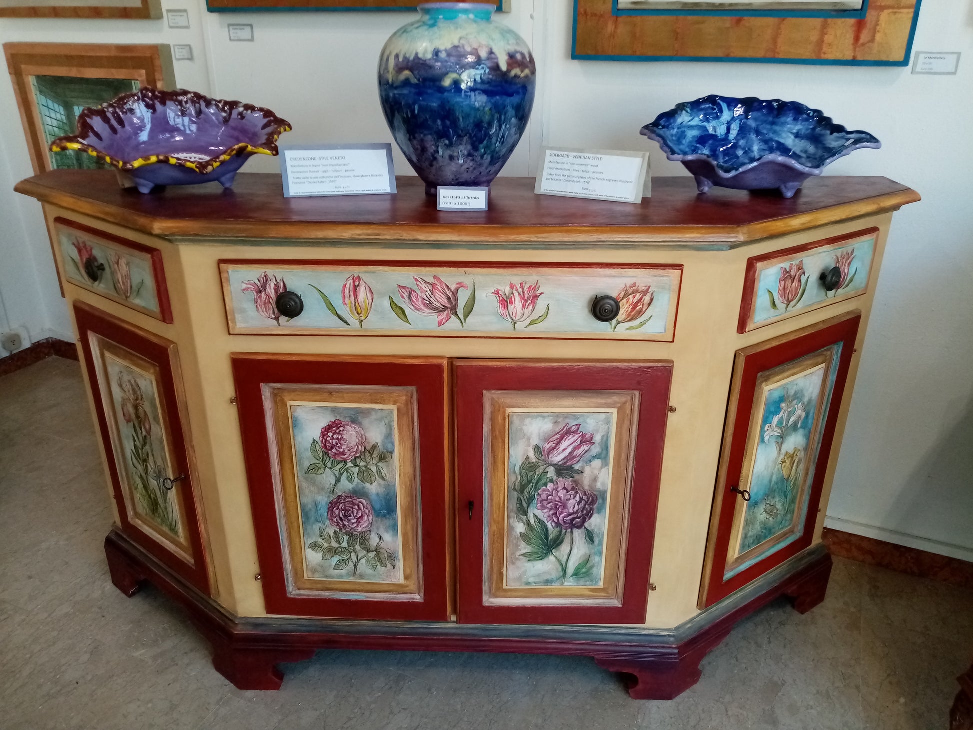 Credenzone madia stile veneto decorazioni tulipani - Mobile d'arte botanico Lorenzo Usicco