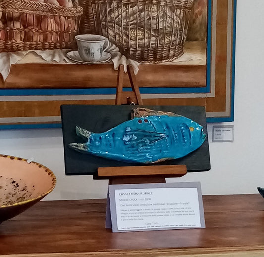 Pesce Il Mingherlino Scultura Ceramica Artistica Fatta a Mano su Legno | Casal dei Pruni Déco
