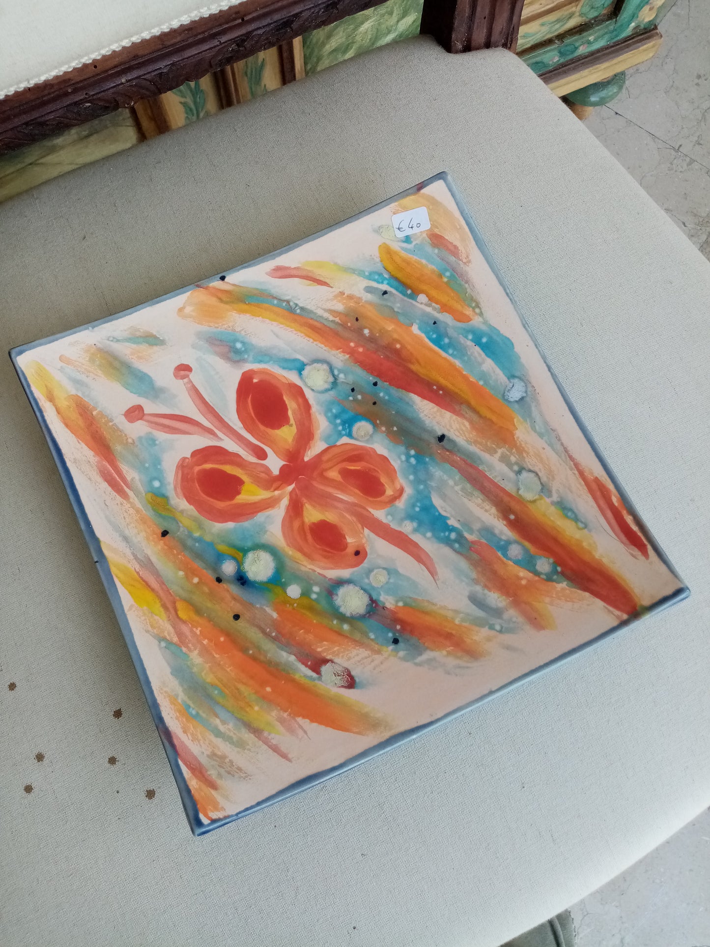 Piatto Quadrato Farfalla Rosa Azzurro - Ceramica Artistica Italiana, pezzo unico fatto a mano da un'artista artigiano, pièce unique réalisée à la main par un artisan artiste