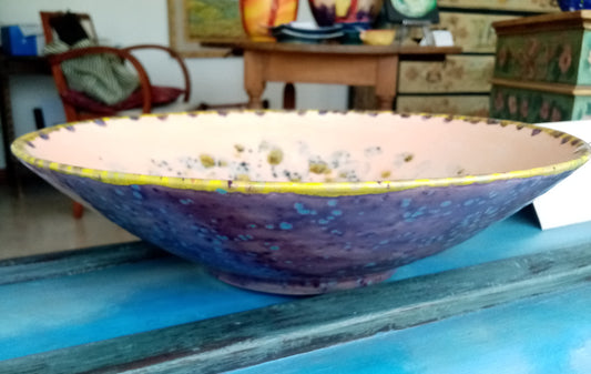 Dettaglio decorazione pesci dipinti a mano su ceramica - tema marino
