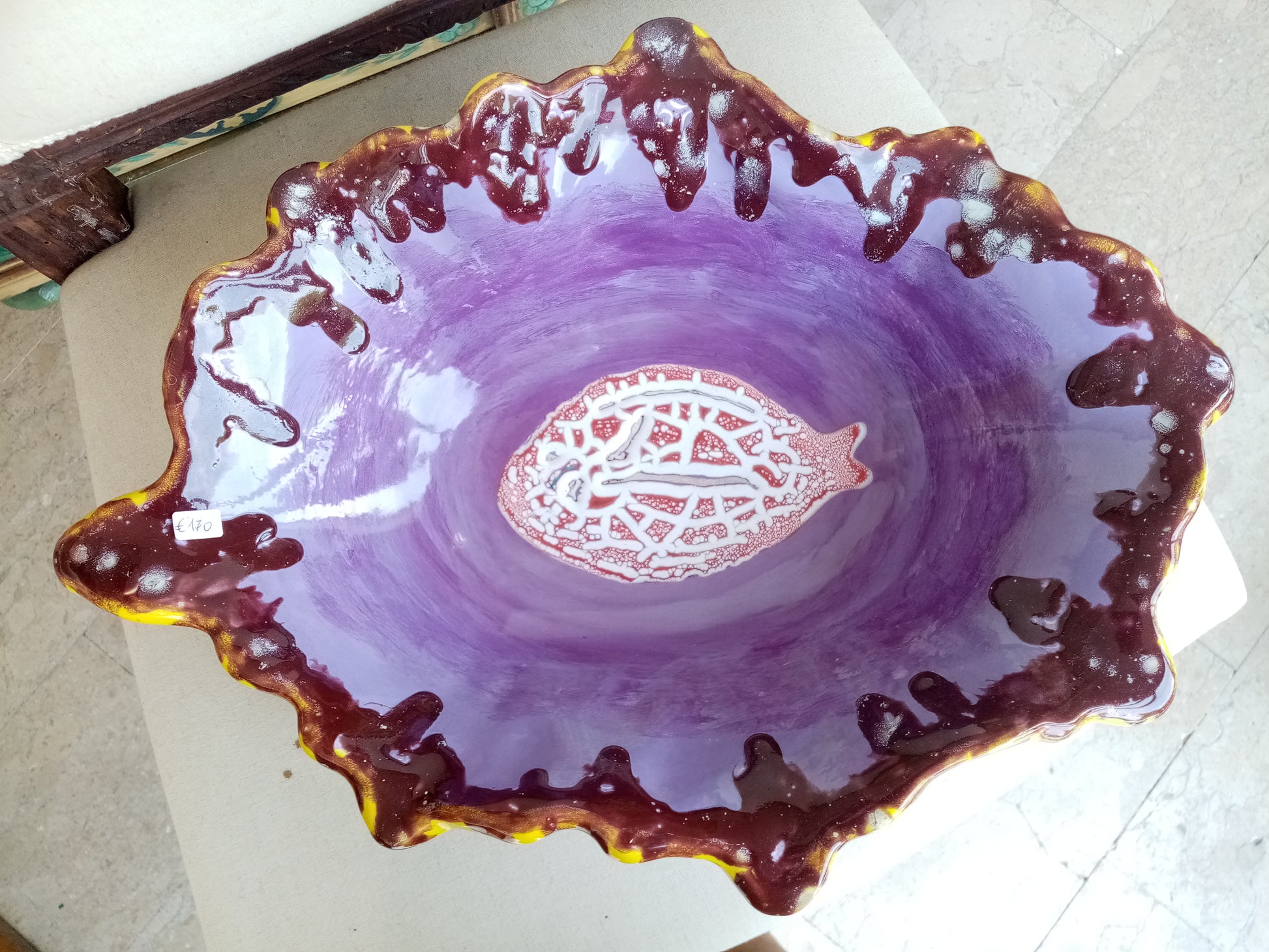Coppa ceramica artigianale dimensioni 43x32x12cm - vista laterale delicata