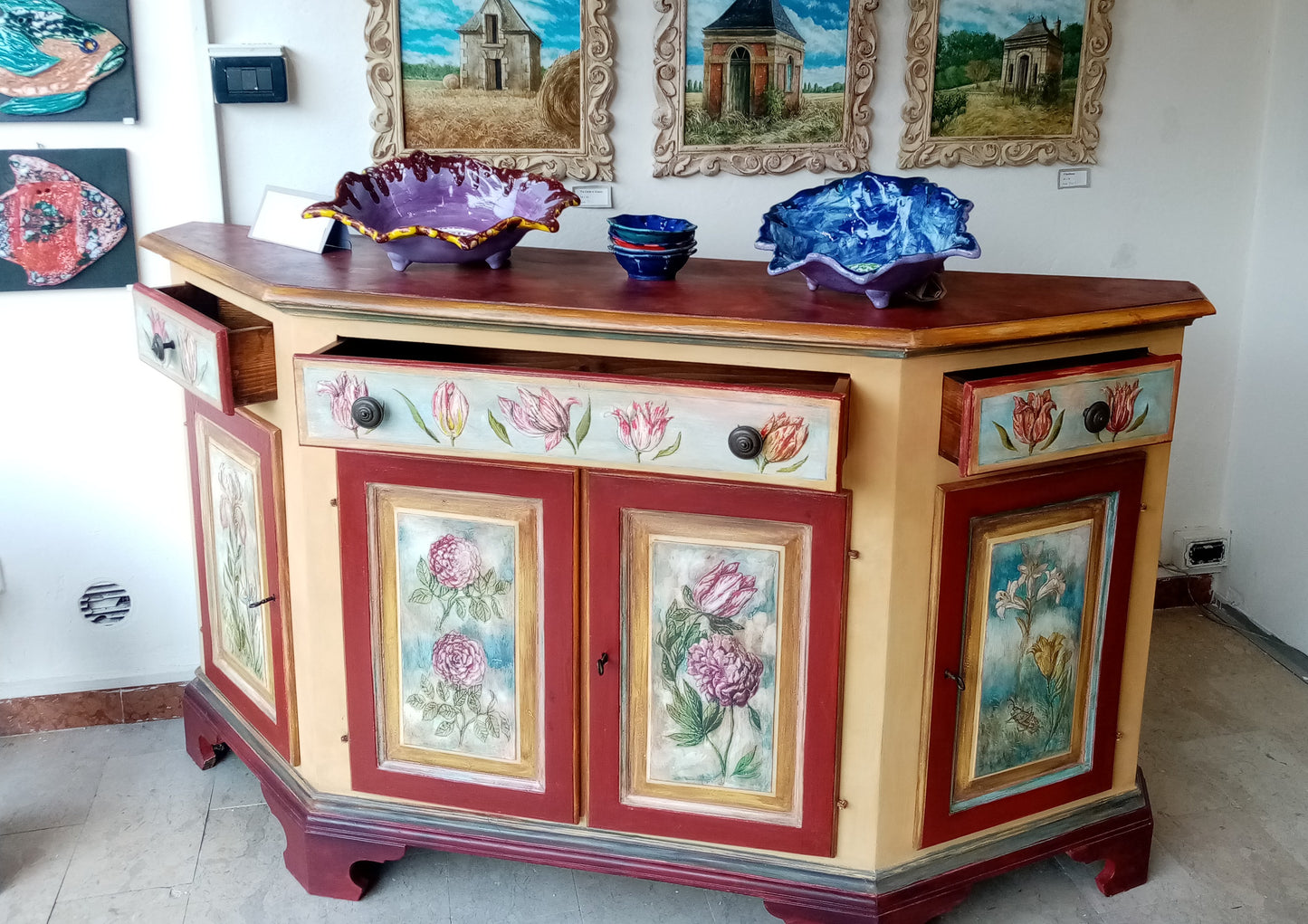 Dettaglio decorazioni floreali Daniel Rabel 1570 - Arte botanica francese su mobile veneto